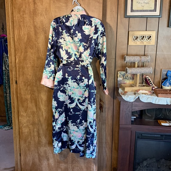 Gorgeous Floral Robe🔥 - Picture 3 of 9